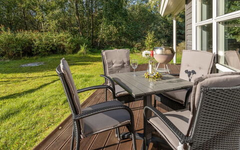 Dorete - 2.2Km from the Sea: Bygning, Hus, Vindue, Hjem, Tag, Boligområde, Busk, Sommerhus, Land Lot