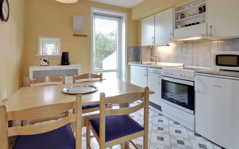 Aya - 2.3Km from the Sea: Bygning, Hus, Vindue, Hjem, Tag, Boligområde, Busk, Sommerhus, Land Lot