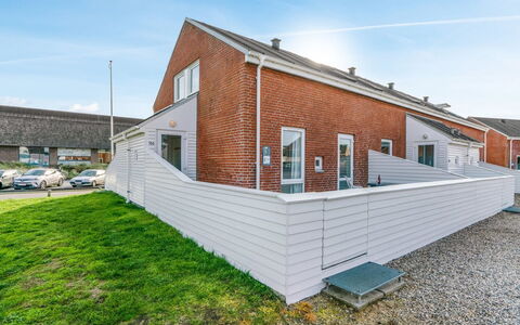Ginger - 2.3Km from the Sea: Græs, Hus, Tag, Sommerhus, Hjem, Busk, Stuehus, Land Lot, Landdistrikt