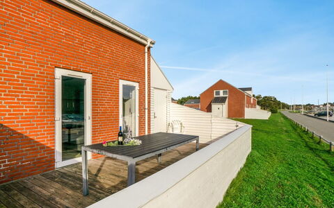 Ginger - 2.3Km from the Sea: Bygning, Hus, Vindue, Hjem, Tag, Boligområde, Busk, Sommerhus, Land Lot