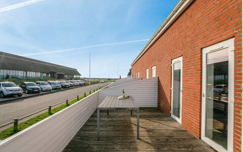 Ginger - 2.3Km from the Sea: Bygning, Hus, Vindue, Hjem, Tag, Boligområde, Busk, Sommerhus, Land Lot