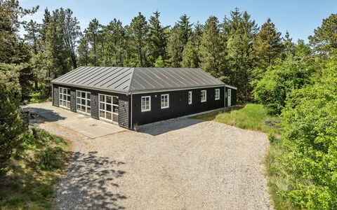 Svanborg - 3.7Km from the Sea: Tag, Hus, Land Lot, Hjem, Sommerhus, Estate, Garden Bygninger, Skygge, Bjælkehytte, Landscaping