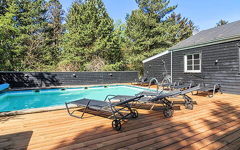 Svanborg - 3.7Km from the Sea: Tag, Hus, Land Lot, Hjem, Sommerhus, Estate, Garden Bygninger, Skygge, Bjælkehytte, Landscaping