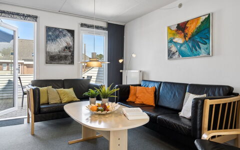 Gaëlle - 2.3Km from the Sea: Møbel, Indretning, Væg, Gulvbelægning, Loft, Etage, Træ, Couch, Stue, Belysning