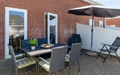 Gaëlle - 2.3Km from the Sea: Bygning, Hus, Vindue, Hjem, Tag, Boligområde, Busk, Sommerhus, Land Lot