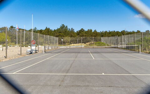 Gaëlle - 2.3Km from the Sea: Bygning, Hus, Vindue, Hjem, Tag, Boligområde, Busk, Sommerhus, Land Lot