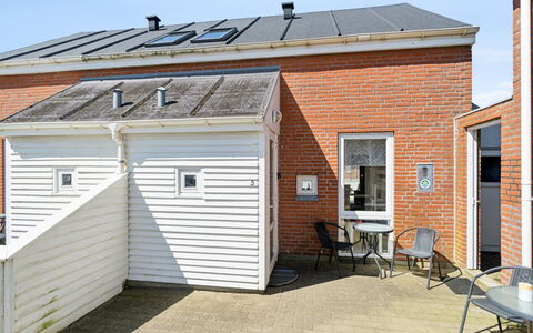 Gaëlle - 2.3Km from the Sea: Bygning, Hus, Vindue, Hjem, Tag, Boligområde, Busk, Sommerhus, Land Lot