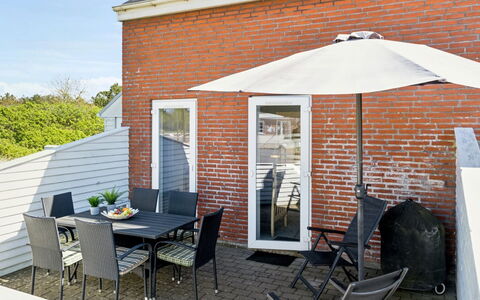 Gaëlle - 2.3Km from the Sea: Bygning, Hus, Vindue, Hjem, Tag, Boligområde, Busk, Sommerhus, Land Lot