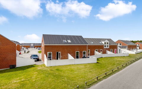 Nils - 2.3Km from the Sea: Bjergrige Landskabsformer, Bjerg, Bakke, Bjergkæde, Hill Station, Menneskelig Bosættelse, Urban Design, Alps, Dal, Topmøde