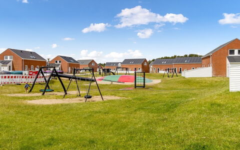 Nils - 2.3Km from the Sea: Bjergrige Landskabsformer, Bjerg, Bakke, Bjergkæde, Hill Station, Menneskelig Bosættelse, Urban Design, Alps, Dal, Topmøde