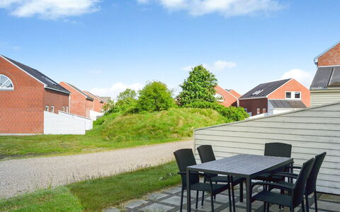 Edeltraud - 2.3Km from the Sea: Tag, Hus, Land Lot, Hjem, Sommerhus, Estate, Garden Bygninger, Skygge, Bjælkehytte, Landscaping