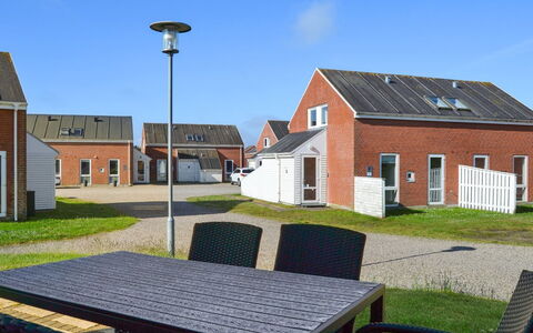 Edeltraud - 2.3Km from the Sea: Tag, Hus, Land Lot, Hjem, Sommerhus, Estate, Garden Bygninger, Skygge, Bjælkehytte, Landscaping