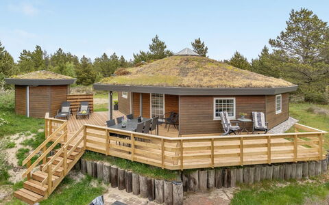 Mariette - 3.1Km from the Sea: Vindue, Facade, Boligområde, Hjem, Kompositmateriale, Skydevindue, Estate, Sidespor, Dagslys