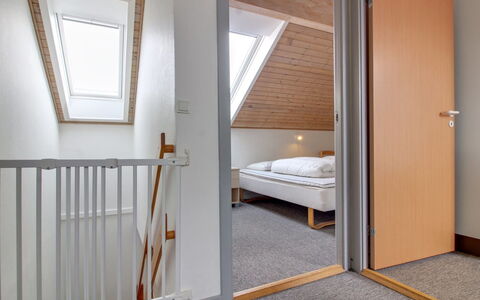 Arna - 2.3Km from the Sea: Bygning, Hus, Vindue, Hjem, Tag, Boligområde, Busk, Sommerhus, Land Lot