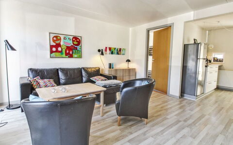 Arna - 2.3Km from the Sea: Bygning, Hus, Vindue, Hjem, Tag, Boligområde, Busk, Sommerhus, Land Lot