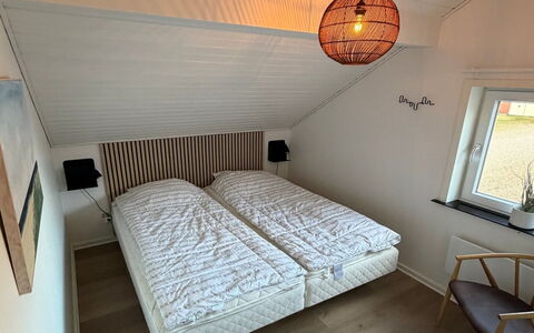 Adils - 2.5Km from the Sea: Soveværelse, Træ, Seng, Indretning, Møbel, Gulvbelægning, Etage, Sengetøj, Sengetøj, Loft