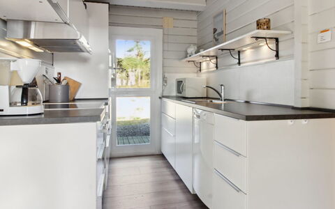 Herborg - 1Km from the Sea: Træ, Køkken, Gulvbelægning, Countertop, Større Bandage, Trægulve, Køkken Apparat, Etage, Hjem, Cabinetry