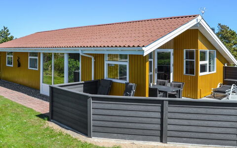 Elsbeth - 500M from the Sea: Tag, Hus, Hjem, Sommerhus, Sidespor, Dør, Veranda, Garden Bygninger, Gård, Skygge