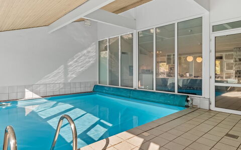 Cora - 1Km from the Sea: Loft, Gulvbelægning, Indretning, Etage, Kompositmateriale, Møbel, Udvej, Hotel, Design, Dagslys