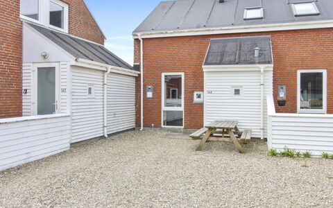 Héléne - 2.3Km from the Sea: Hjem, Tag, Hus, Dør, Sommerhus, Skygge, Have, Bunddække, Veranda, Gård