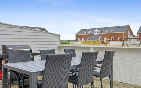 Héléne - 2.3Km from the Sea: Hjem, Tag, Hus, Dør, Sommerhus, Skygge, Have, Bunddække, Veranda, Gård