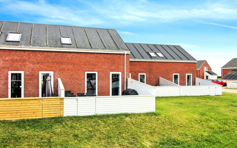 Héléne - 2.3Km from the Sea: Hjem, Tag, Hus, Dør, Sommerhus, Skygge, Have, Bunddække, Veranda, Gård