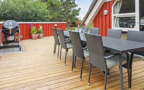 Dufa - 3.2Km from the Sea: Bygning, Hus, Vindue, Hjem, Tag, Boligområde, Busk, Sommerhus, Land Lot
