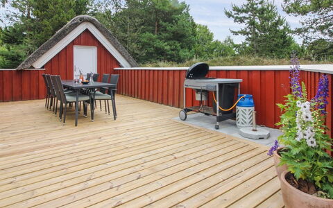 Dufa - 3.2Km from the Sea: Bygning, Hus, Vindue, Hjem, Tag, Boligområde, Busk, Sommerhus, Land Lot