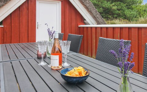 Dufa - 3.2Km from the Sea: Bygning, Hus, Vindue, Hjem, Tag, Boligområde, Busk, Sommerhus, Land Lot