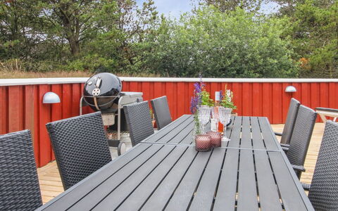 Dufa - 3.2Km from the Sea: Bygning, Hus, Vindue, Hjem, Tag, Boligområde, Busk, Sommerhus, Land Lot