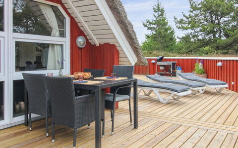 Dufa - 3.2Km from the Sea: Bygning, Hus, Vindue, Hjem, Tag, Boligområde, Busk, Sommerhus, Land Lot