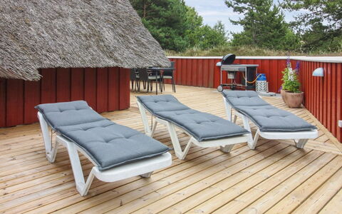 Dufa - 3.2Km from the Sea: Bygning, Hus, Vindue, Hjem, Tag, Boligområde, Busk, Sommerhus, Land Lot