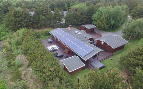 Patrizia - 1Km from the Sea: Bygning, Hus, Vindue, Hjem, Tag, Boligområde, Busk, Sommerhus, Land Lot