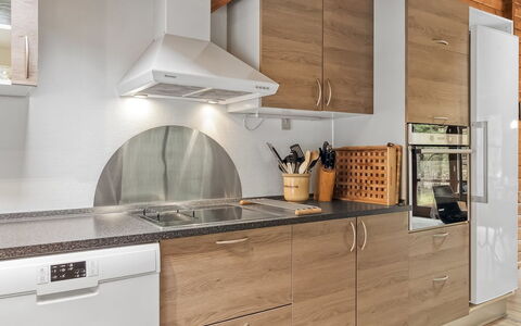 Patrizia - 1Km from the Sea: Køkken, Møbel, Countertop, Køkken Apparat, Cabinetry, Træ, Gulvbelægning, Indretning, Større Bandage, Husholdningsapparat