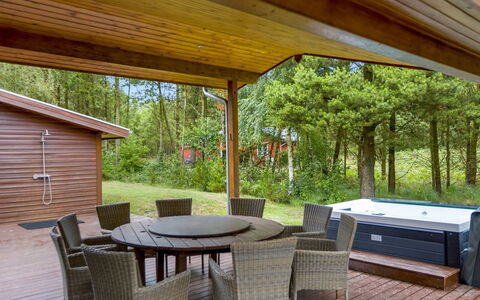 Patrizia - 1Km from the Sea: Bygning, Hus, Vindue, Hjem, Tag, Boligområde, Busk, Sommerhus, Land Lot