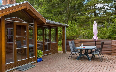 Patrizia - 1Km from the Sea: Bygning, Hus, Vindue, Hjem, Tag, Boligområde, Busk, Sommerhus, Land Lot