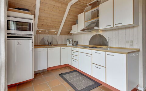 Dida - 3.1Km from the Sea: Køkken, Gulvbelægning, Indretning, Etage, Træ, Countertop, Loft, Håndvask, Sanitærarmatur, Cabinetry