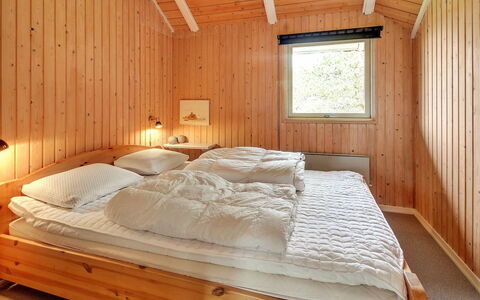 Dida - 3.1Km from the Sea: Soveværelse, Seng, Træ, Indretning, Sengetøj, Loft, Sengetøj, Etage, Værelse, Gulvbelægning