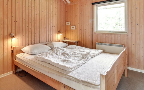 Dida - 3.1Km from the Sea: Seng, Soveværelse, Sengetøj, Træ, Sengetøj, Indretning, Loft, Møbel, Gulvbelægning, Etage