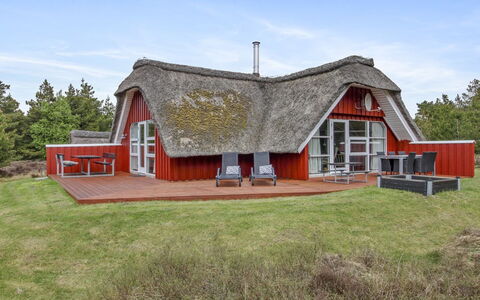 Dida - 3.1Km from the Sea: Sommerhus, Have, Sidespor, Garden Bygninger, Skygge, Gård, Backyard, Lawn, Stuehus, Landscaping