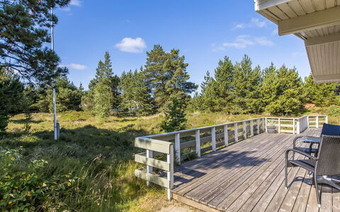 Silva - 3.9Km from the Sea: Hjem, Tag, Hus, Dør, Sommerhus, Skygge, Have, Bunddække, Veranda, Gård