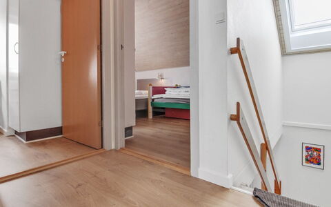 Odger - 2.3Km from the Sea: Tag, Hus, Land Lot, Hjem, Sommerhus, Estate, Garden Bygninger, Skygge, Bjælkehytte, Landscaping