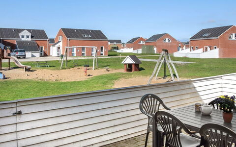 Odger - 2.3Km from the Sea: Tag, Hus, Land Lot, Hjem, Sommerhus, Estate, Garden Bygninger, Skygge, Bjælkehytte, Landscaping