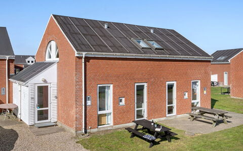 Odger - 2.3Km from the Sea: Tag, Hus, Land Lot, Hjem, Sommerhus, Estate, Garden Bygninger, Skygge, Bjælkehytte, Landscaping