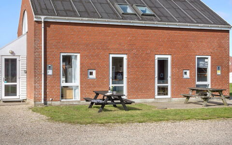 Odger - 2.3Km from the Sea: Tag, Hus, Land Lot, Hjem, Sommerhus, Estate, Garden Bygninger, Skygge, Bjælkehytte, Landscaping