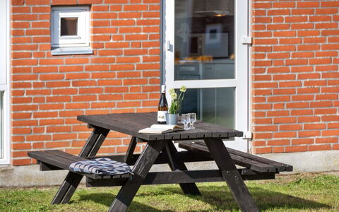 Odger - 2.3Km from the Sea: Tag, Hus, Land Lot, Hjem, Sommerhus, Estate, Garden Bygninger, Skygge, Bjælkehytte, Landscaping