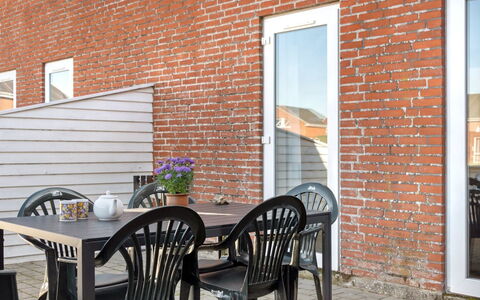 Odger - 2.3Km from the Sea: Tag, Hus, Land Lot, Hjem, Sommerhus, Estate, Garden Bygninger, Skygge, Bjælkehytte, Landscaping