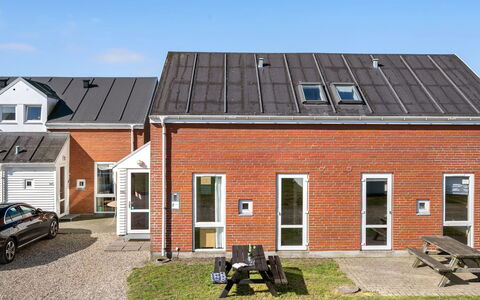 Odger - 2.3Km from the Sea: Tag, Hus, Land Lot, Hjem, Sommerhus, Estate, Garden Bygninger, Skygge, Bjælkehytte, Landscaping