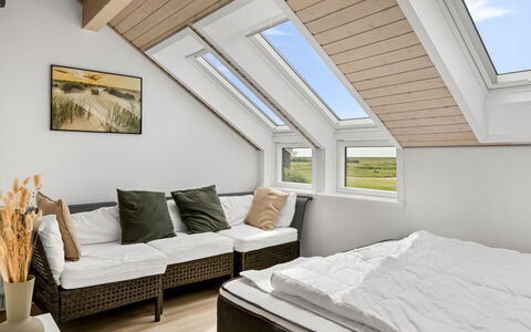 Drita - 2.3Km from the Sea: Sommerhus, Hjem, Hus, Tag, Veranda, Estate, Sidespor, Garden Bygninger, Stuehus, Gård