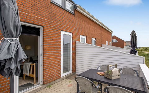 Drita - 2.3Km from the Sea: Græs, Busk, Hus, Have, Hjem, Sommerhus, Land Lot, Lawn, Bunddække